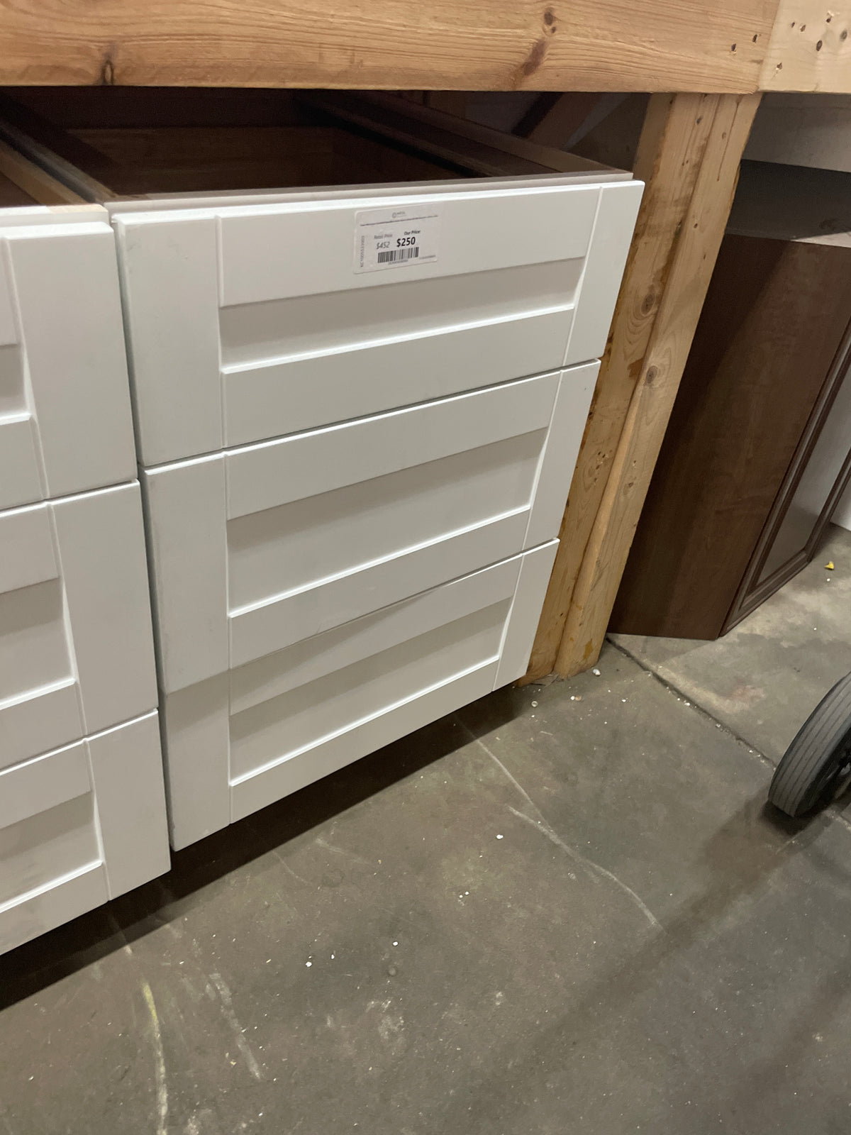 Vesper White Shaker Assembled PlywoodBase Drawer Kitchen Cabinet with Soft Close 24 in. x 34.5 in. x 24 in.