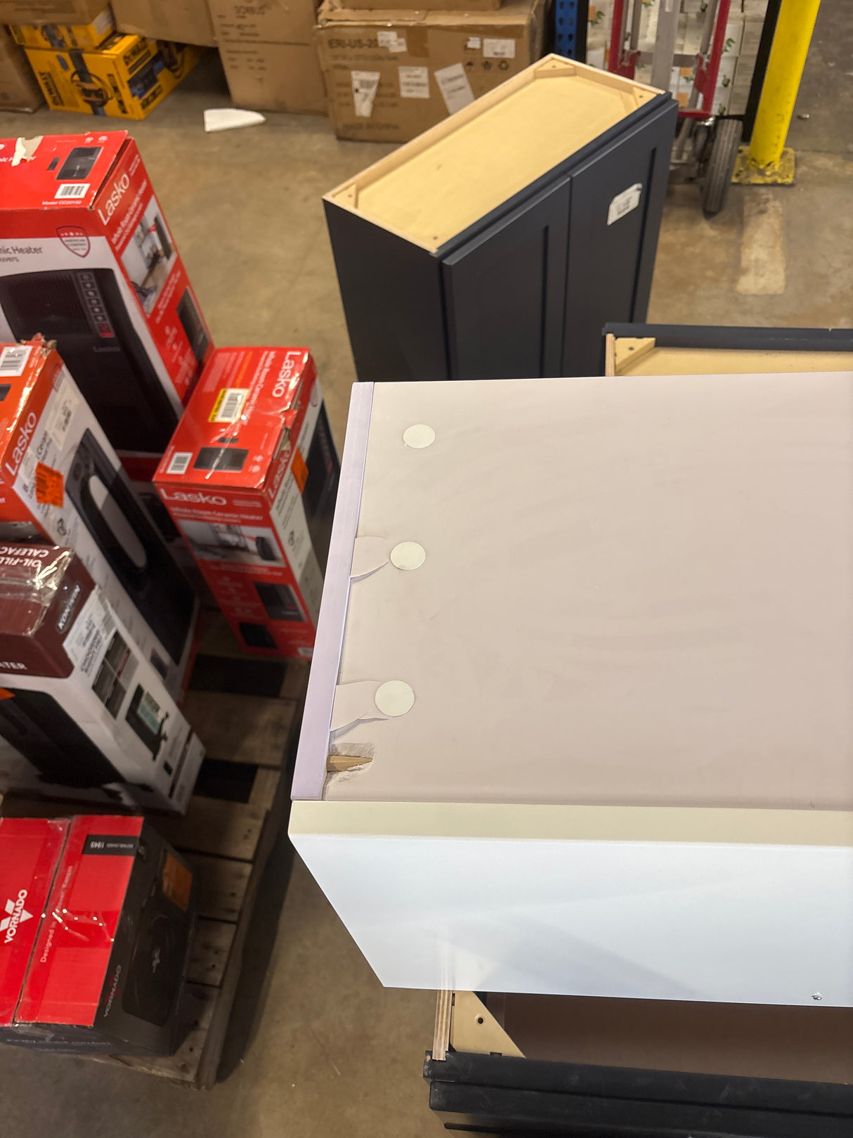 San Juan White PVC Slab Door Stock Assembled Wall Kitchen Cabinet with Soft-Close Doors 30 in. W x 15 in. H