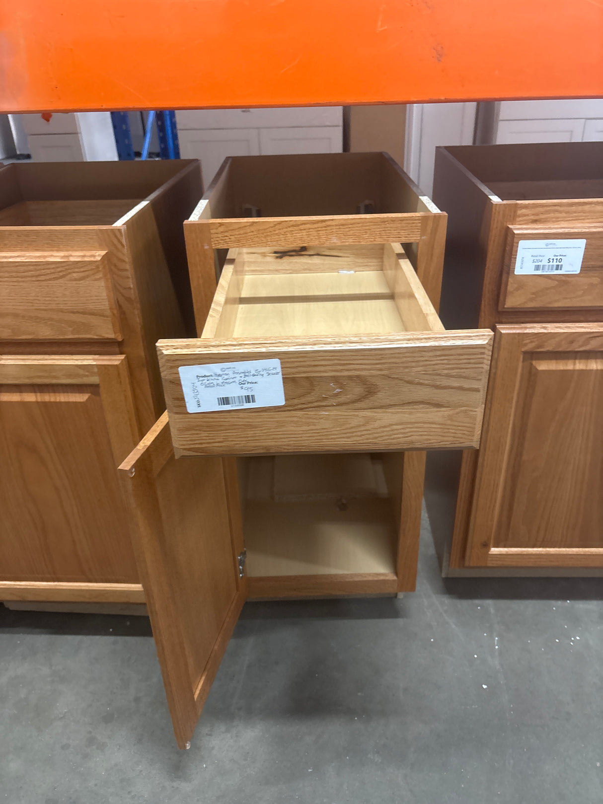 Hampton Assembled 15x34.5x24 in. Base Kitchen Cabinet with Ball-Bearing Drawer Glides in Medium Oak