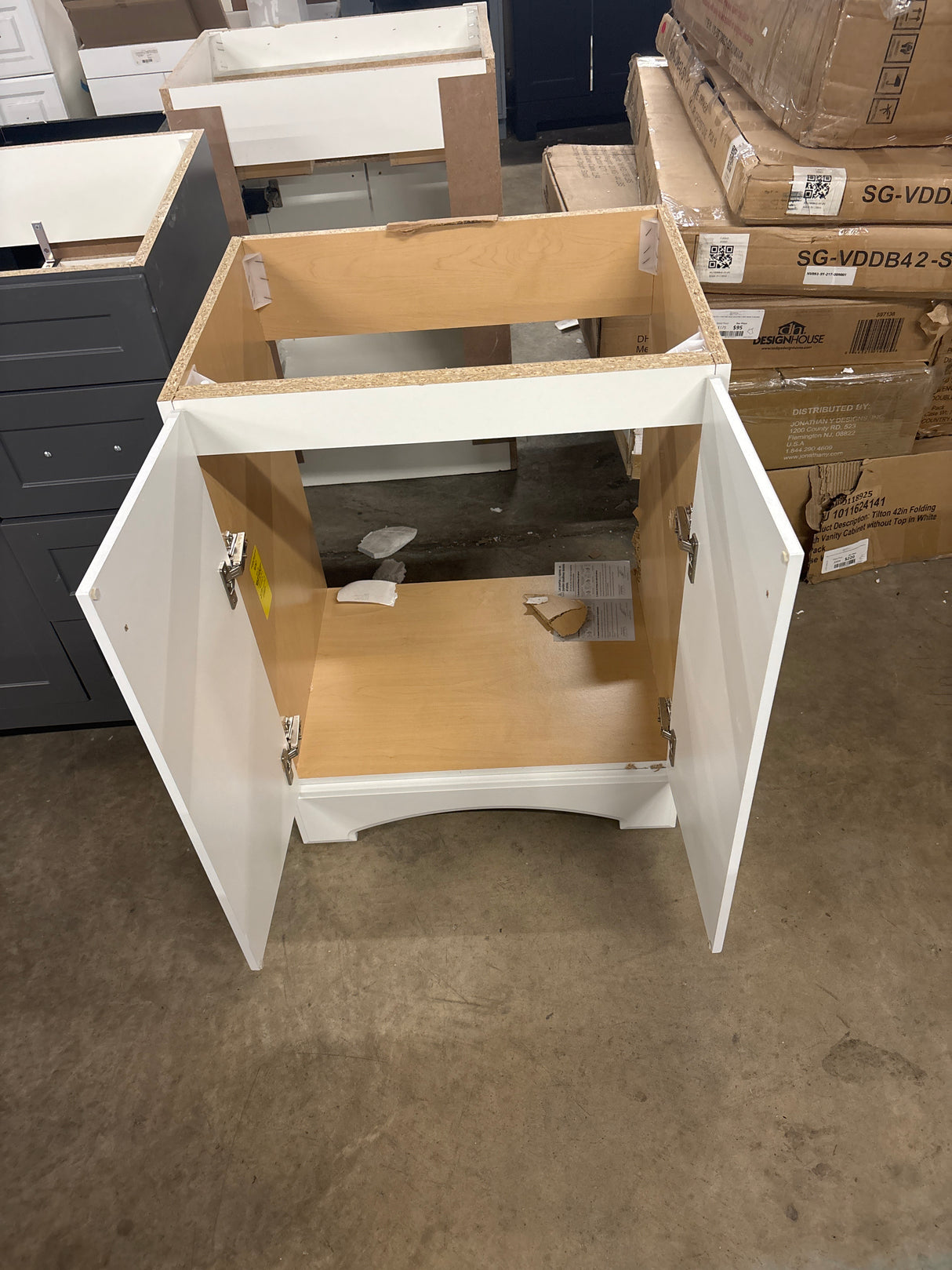 Everdean 25 in. W x 19 in. D x 34 in. H Single Sink Freestanding Bath Vanity in White with White Cultured Marble Top