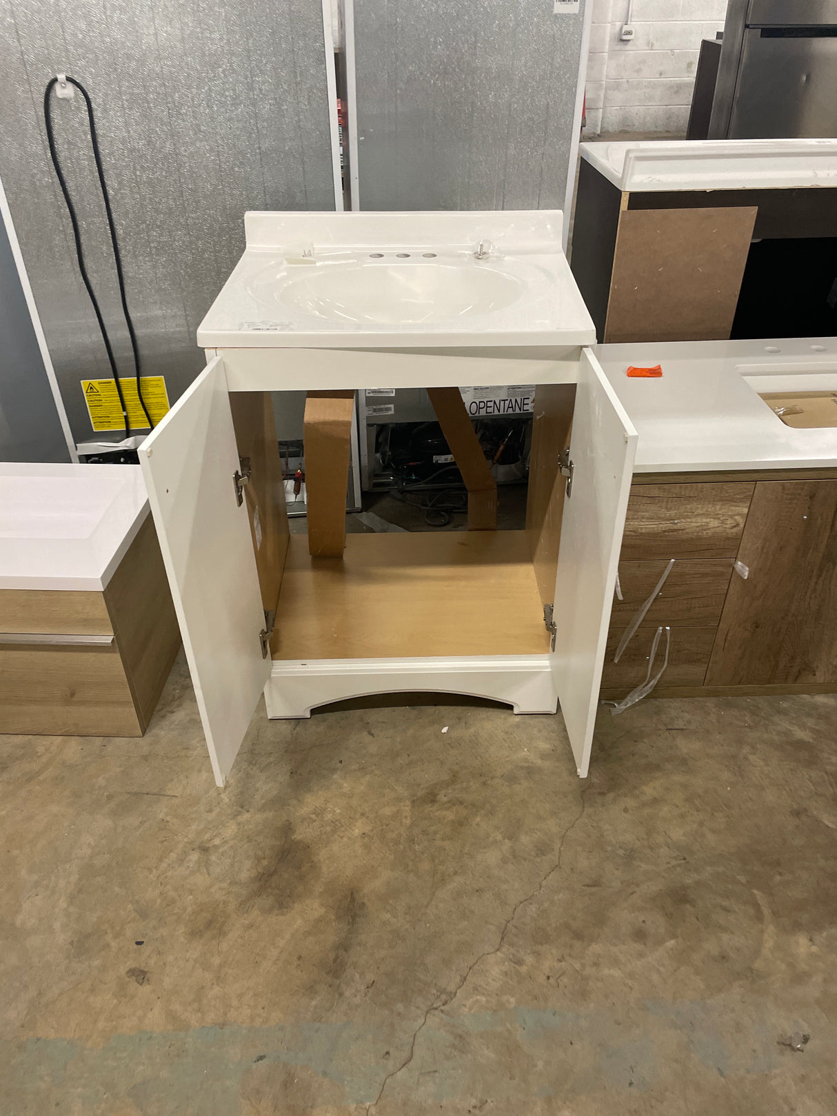 Everdean 25 in. W x 19 in. D x 34 in. H Single Sink Freestanding Bath Vanity in White with White Cultured Marble Top