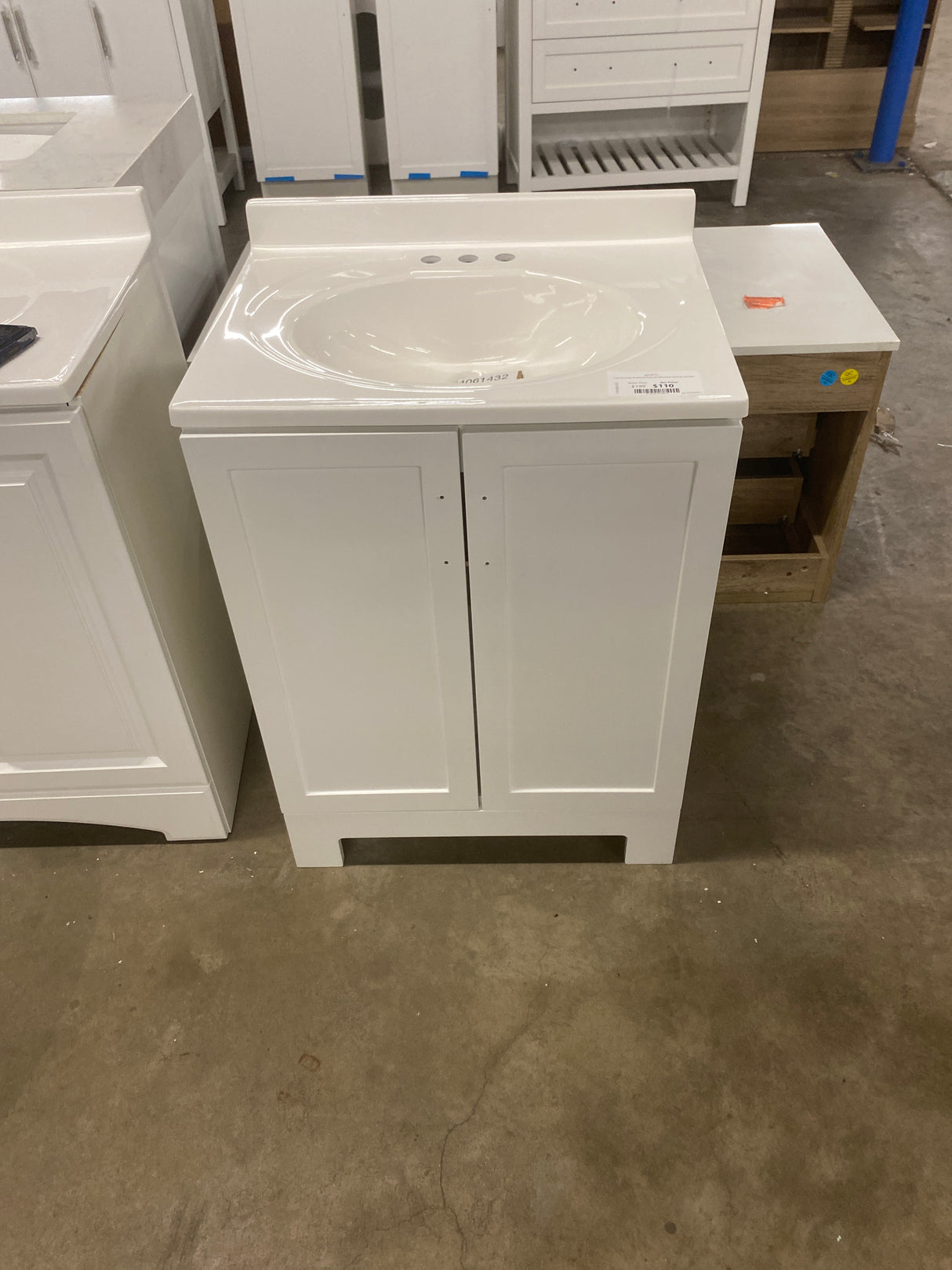 Oakley 25 in. Single Sink White Bath Vanity with White Cultured Marble Top (Assembled)