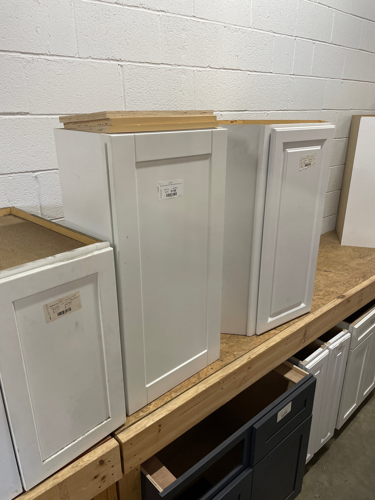 Vesper White Shaker Assembled Plywood Wall Kitchen Cabinet with Soft Close 18 in. x 36 in. x 12 in.
