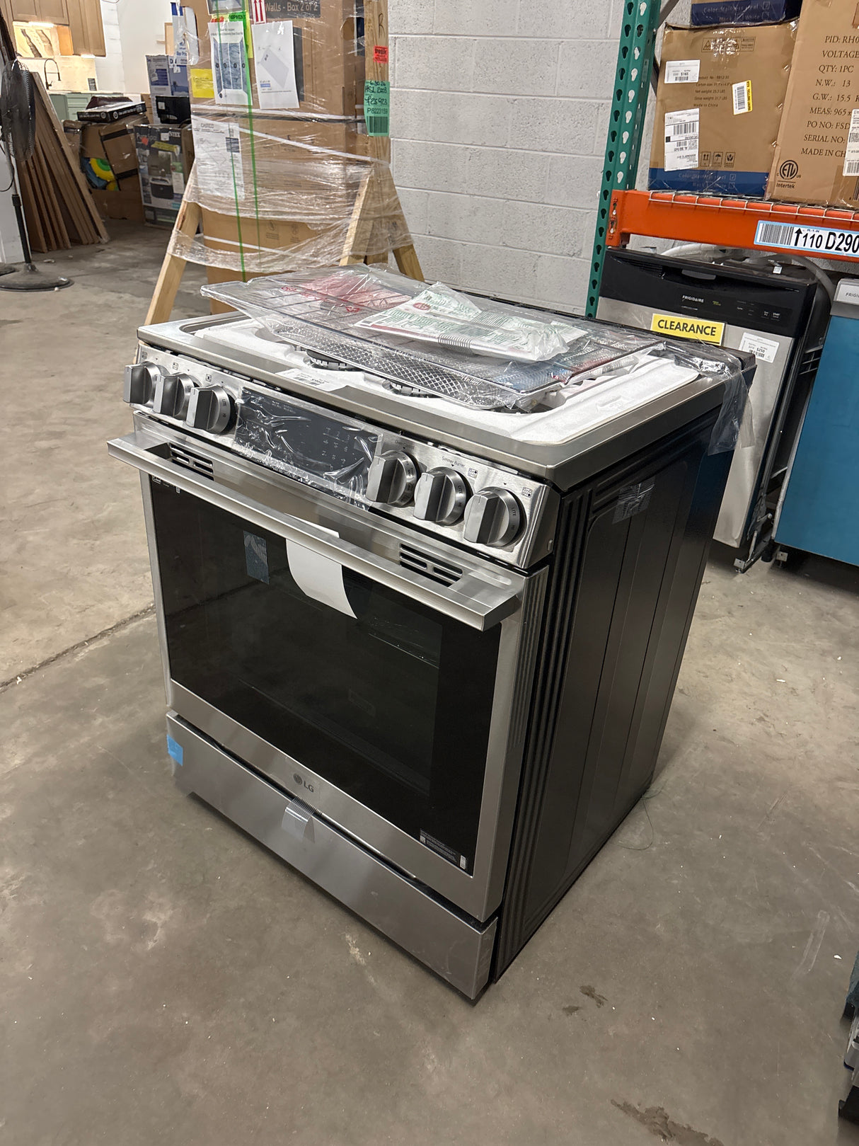 LG 6.3 cu. ft. GAS Single Smart Oven Range ProBake Convection and Premium Handle