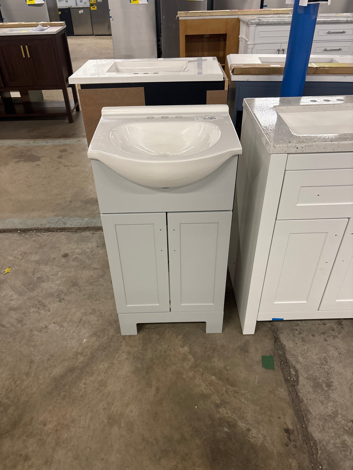 Weldon 18 in. Single Sink Pearl Gray Bath Vanity with White Cultured Marble Top (Assembled)