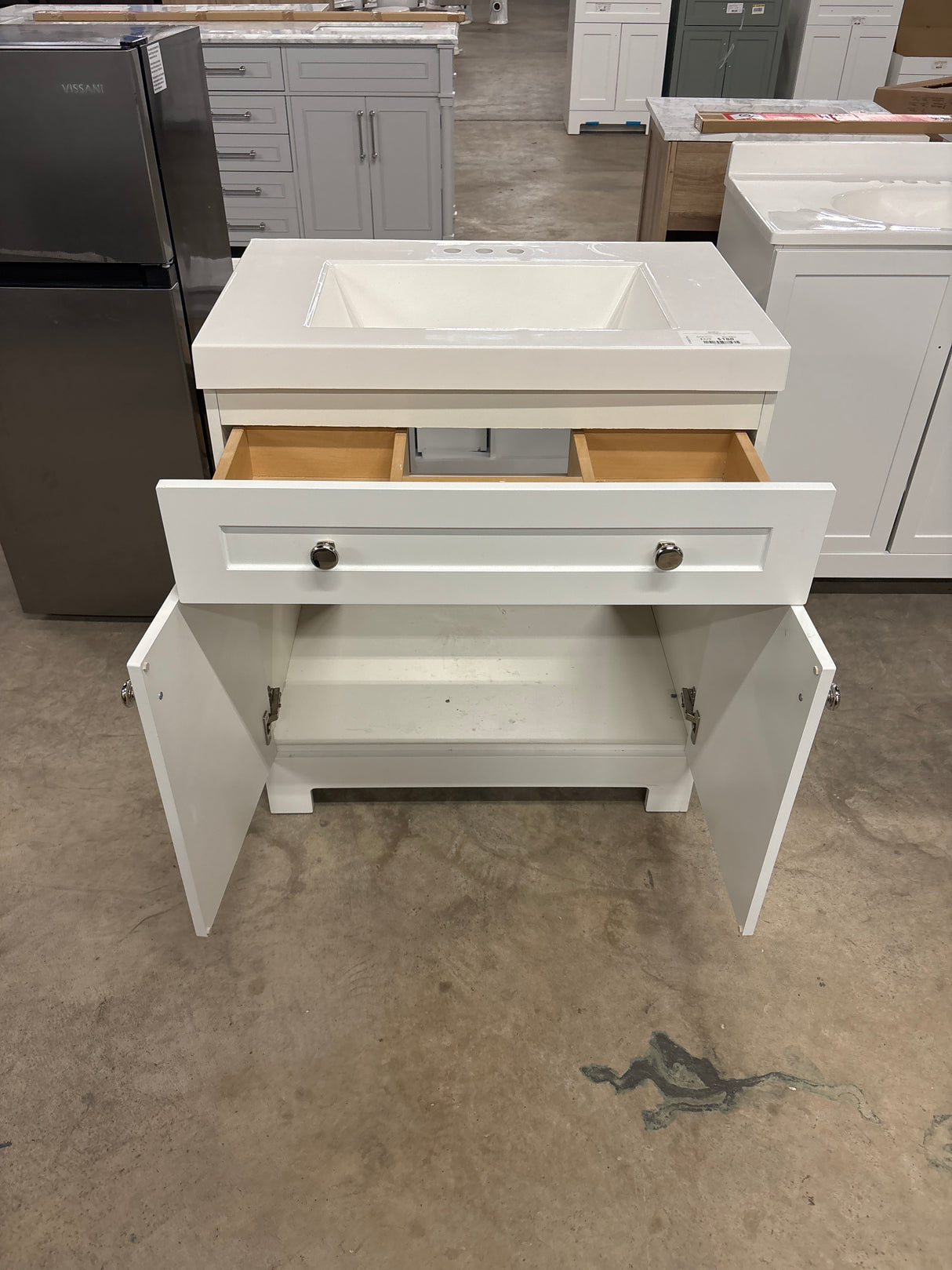 Everdean 31 in. W x 19 in. D x 34 in. H Single Sink Freestanding Bath Vanity in White with White Cultured Marble Top