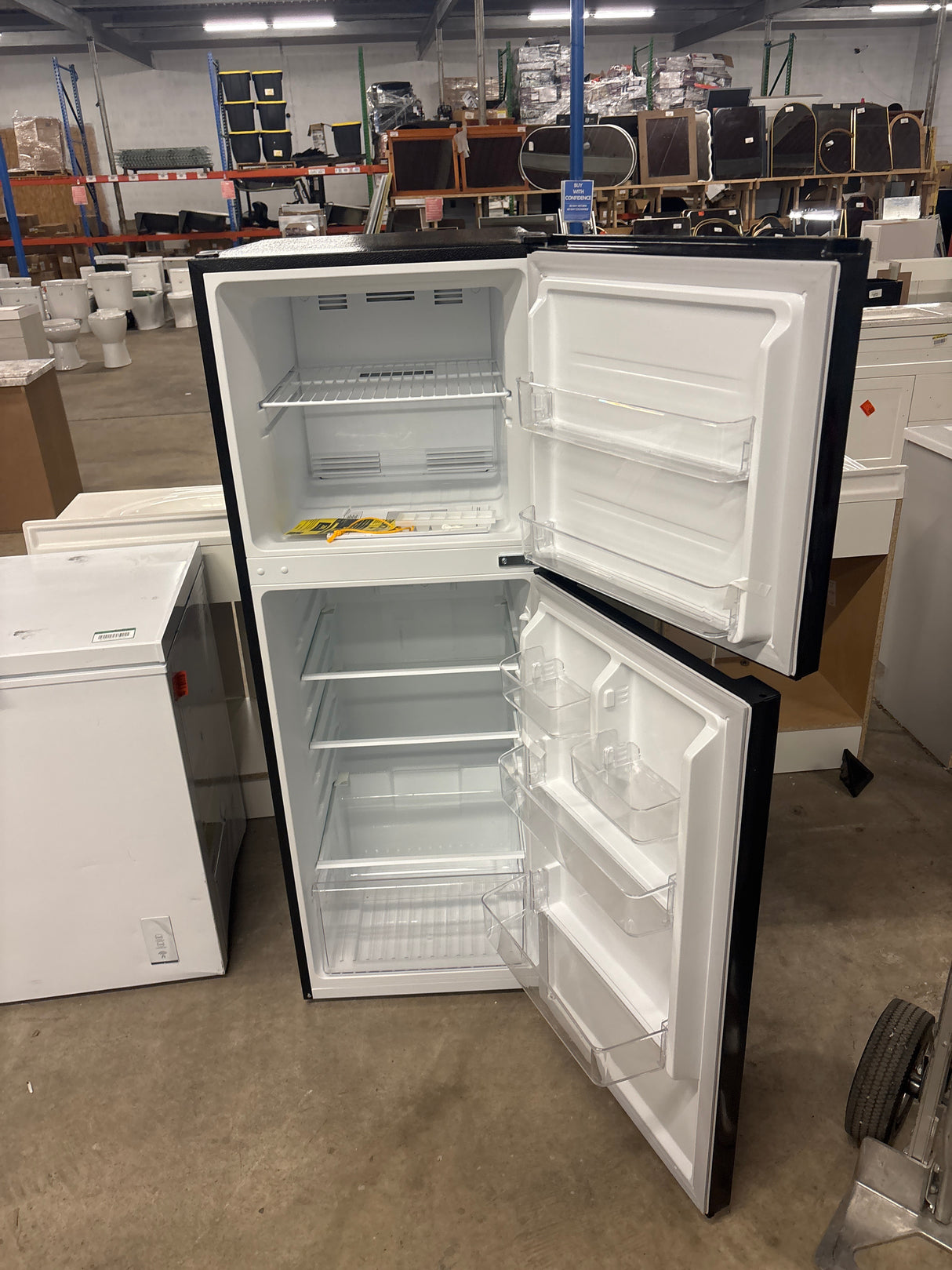 10.1 cu. ft. Top Freezer Refrigerator in Black