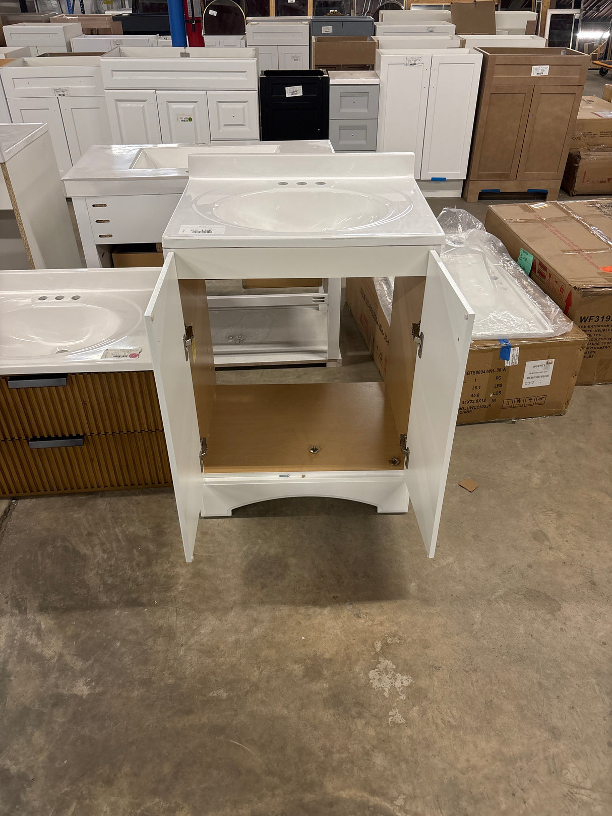 Everdean 25 in. W x 19 in. D x 34 in. H Single Sink Freestanding Bath Vanity in White with White Cultured Marble Top