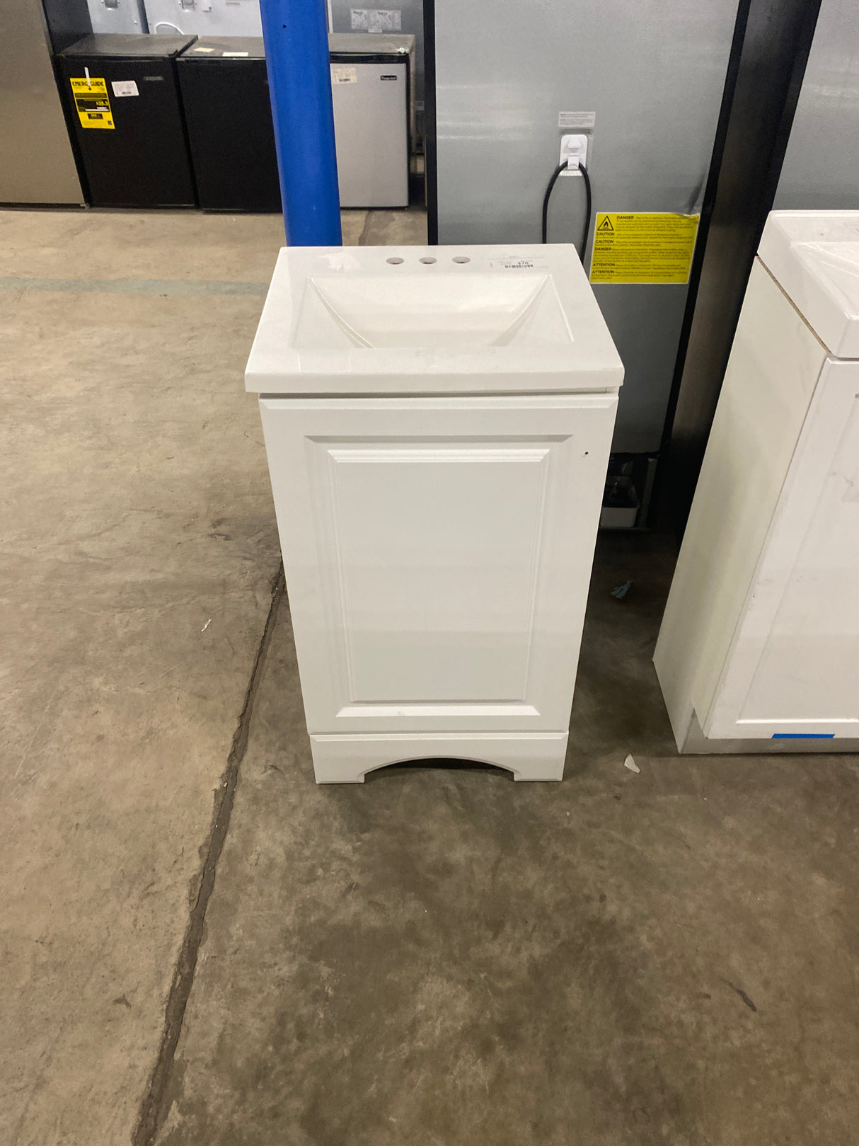 19 in. W x 18 in. D x 34 in. H Single Sink Freestanding Bath Vanity in White with White Cultured Marble Top