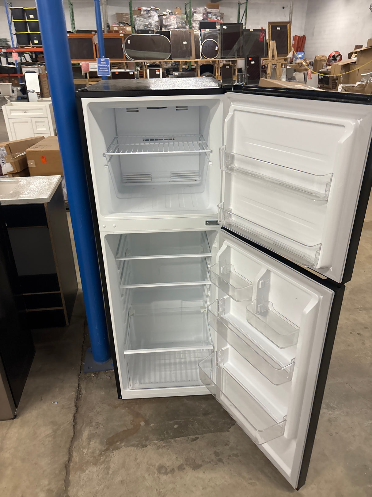 10.1 cu. ft. Top Freezer Refrigerator in Black