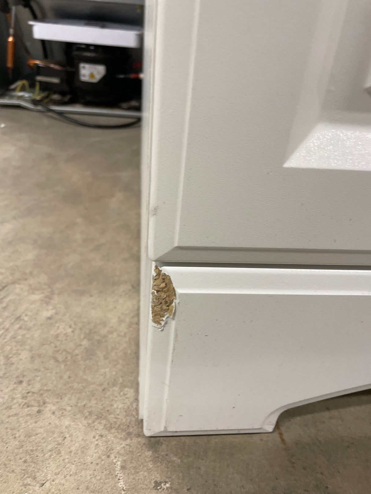 Everdean 25 in. W x 19 in. D x 34 in. H Single Sink Freestanding Bath Vanity in White with White Cultured Marble Top