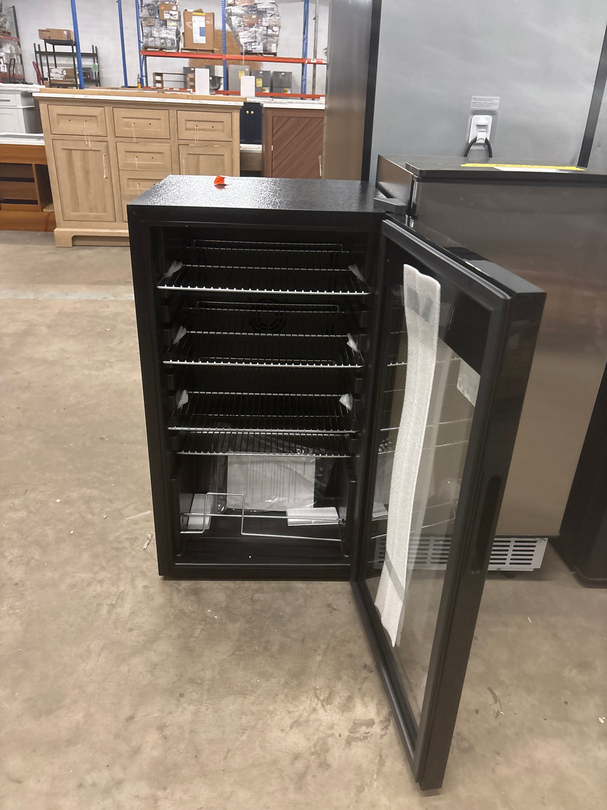 17.5 in. 130 Plus Cans Beverage Cooler Single Zone Adjustable Interior Space Portable Beverage Refrigerator in Black