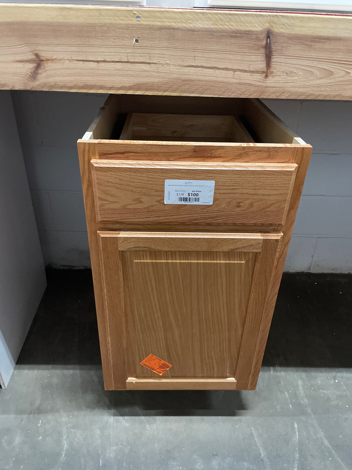 Hampton Medium Oak Raised Panel Stock Assembled Base Kitchen Cabinet with Drawer Glides (18 in. x 34.5 in. x 24 in.)