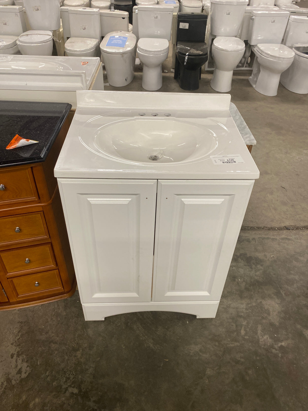 Everdean 25 in. W x 19 in. D x 34 in. H Single Sink Freestanding Bath Vanity in White with White Cultured Marble Top