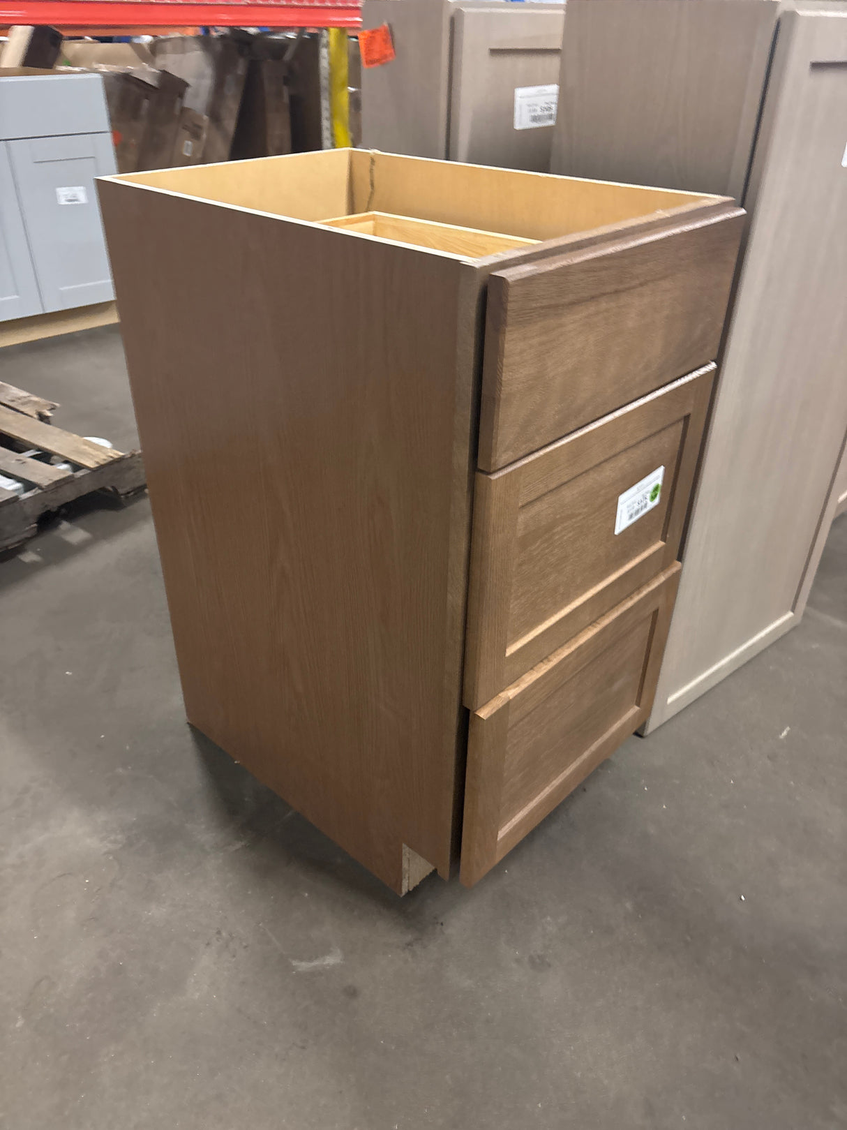 Sinclair 18 in. W x 24 in. D x 34.5 in. H Assembled Drawer Base Kitchen Cabinet in Shaker Saddle Oak