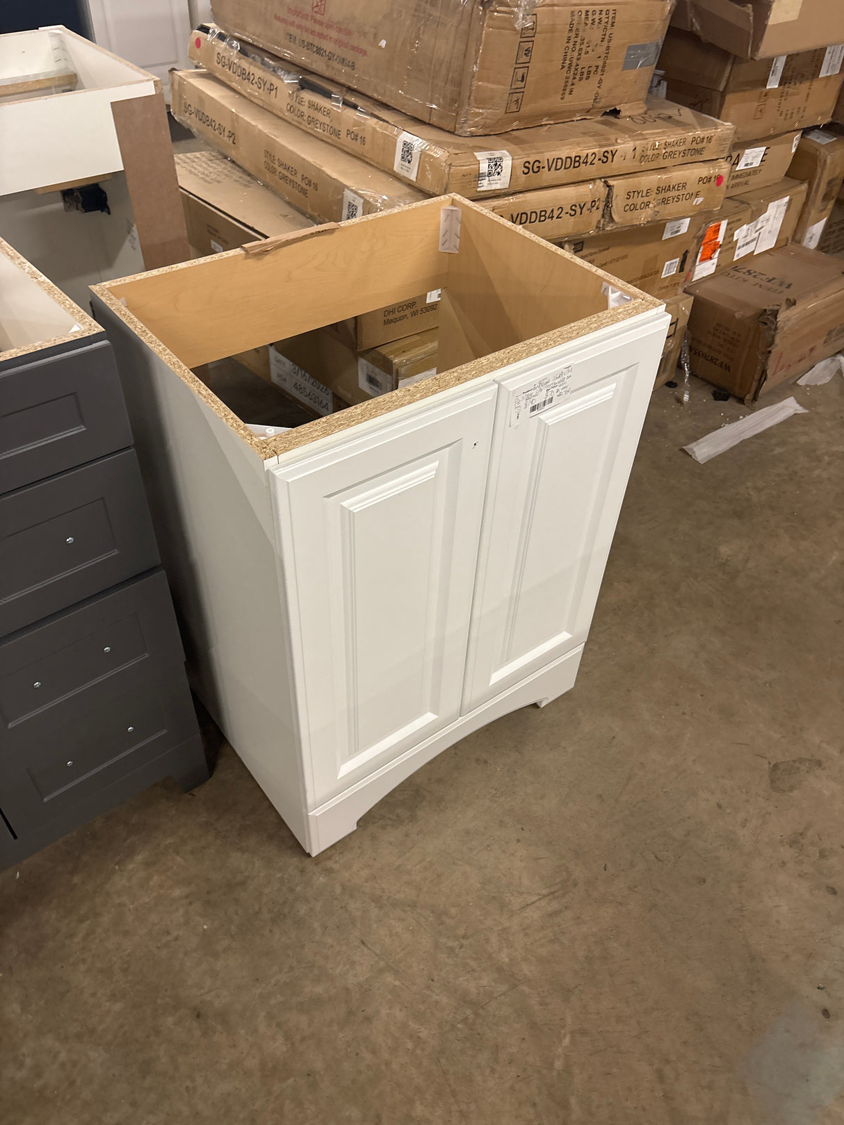 Everdean 25 in. W x 19 in. D x 34 in. H Single Sink Freestanding Bath Vanity in White with White Cultured Marble Top