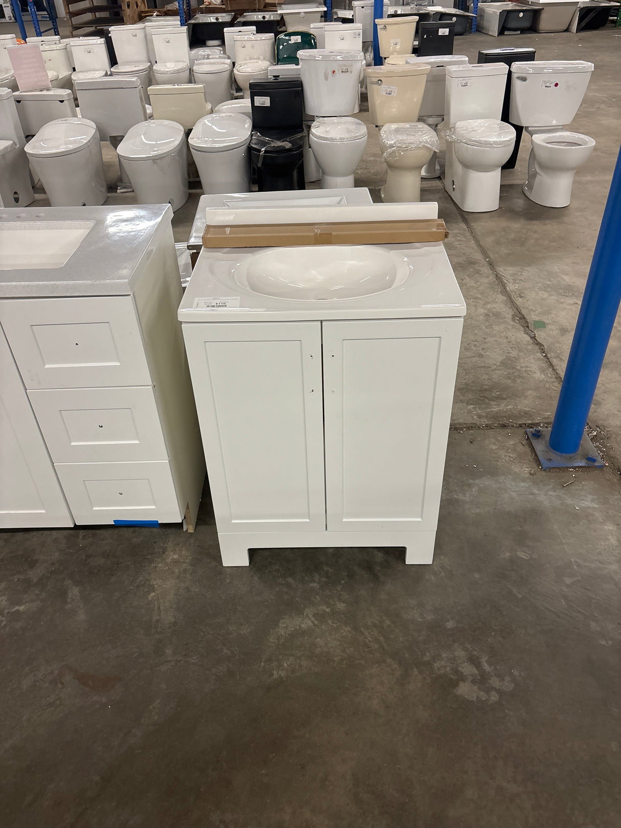 Oakley 25 in. Single Sink White Bath Vanity with White Cultured Marble Top (Assembled)