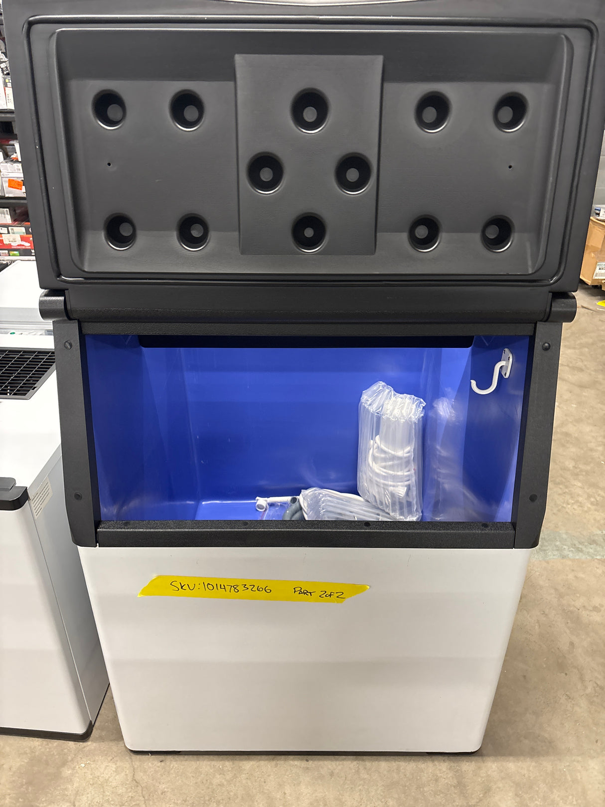 30 in. Stainless Steel 1000 lb. /24 H Freestanding Commercial Ice Maker Full Size Ice Cubes with 550lbs Ice Storage