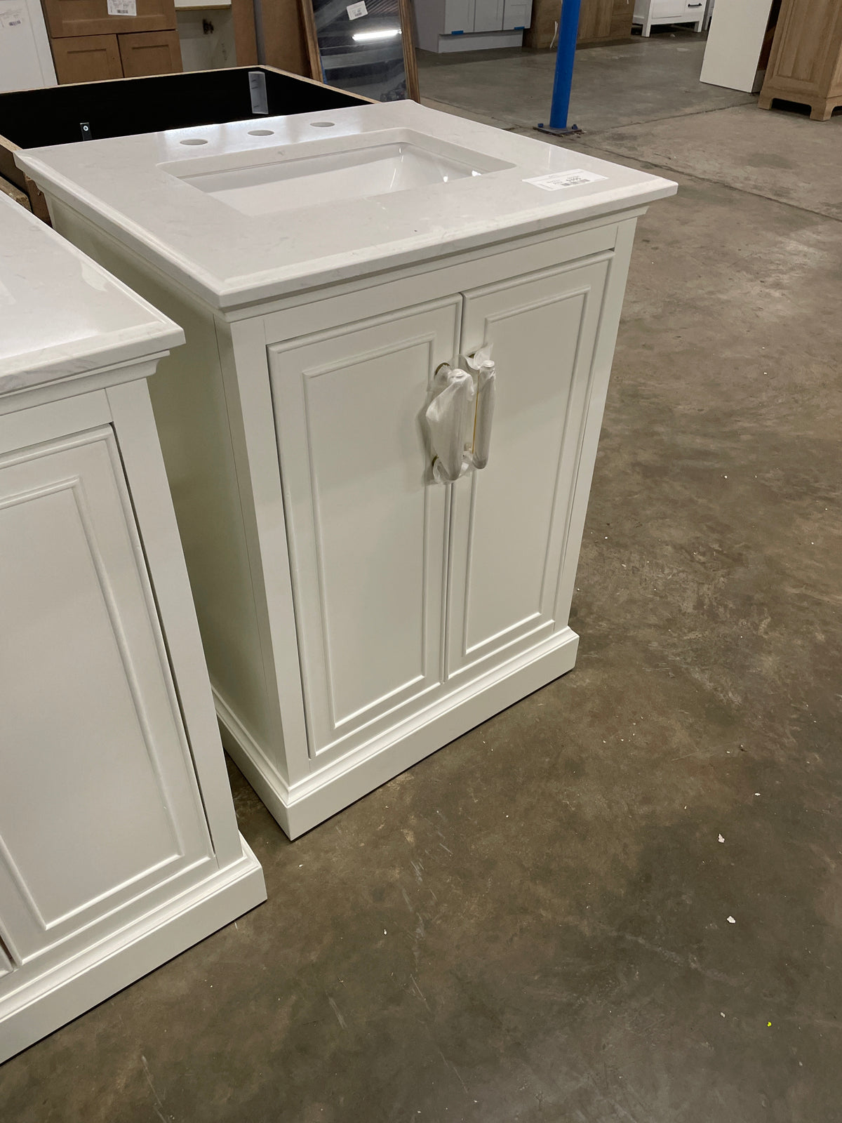 Ravenscroft 25 in. Single Sink Freestanding Bath Vanity in White Swan w/ Carrara White Engineered Stone Top (Assembled)