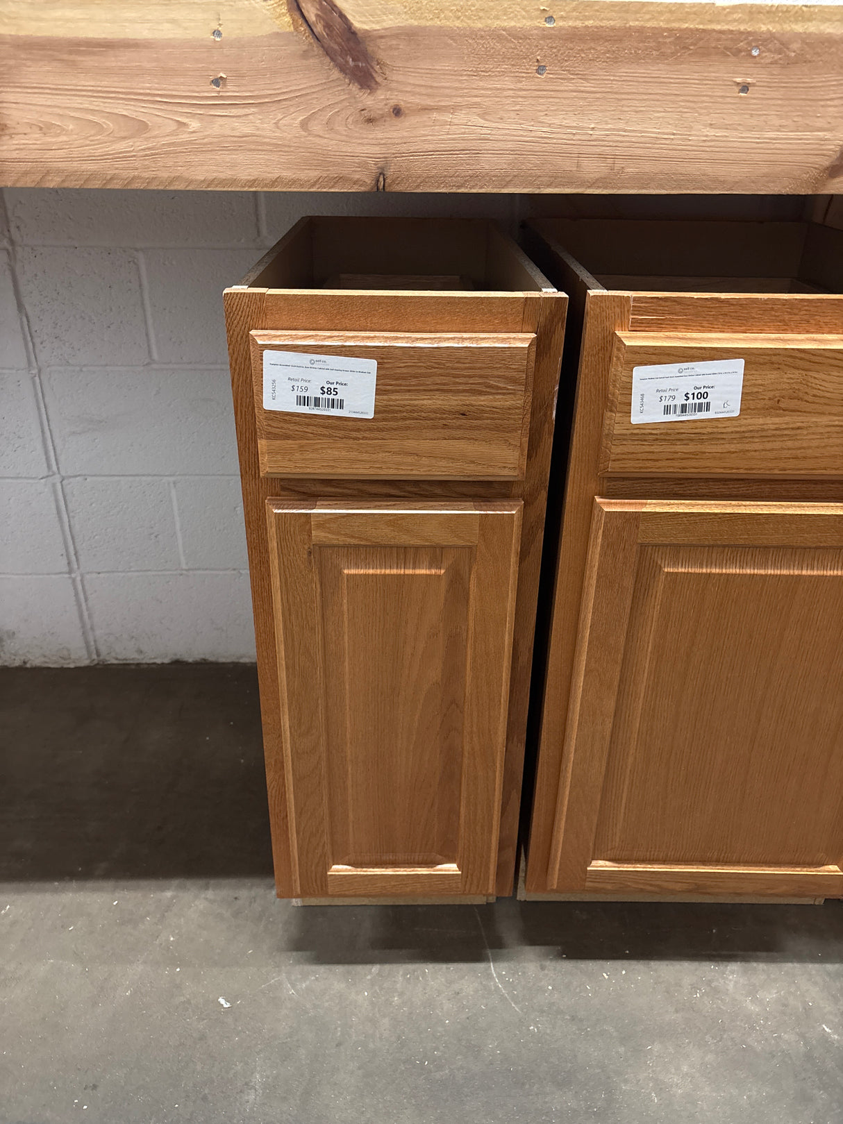 Hampton Assembled 12x34.5x24 in. Base Kitchen Cabinet with Ball-Bearing Drawer Glides in Medium Oak
