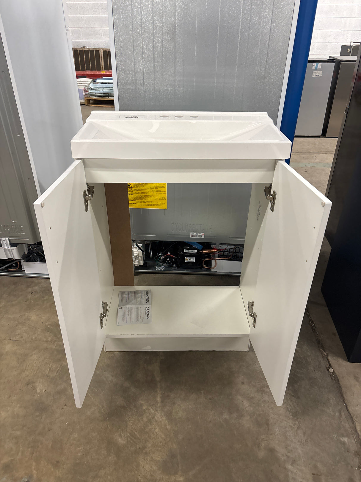 Penlee 25 in. Single Sink White Bath Vanity with White Cultured Marble Top (Assembled)