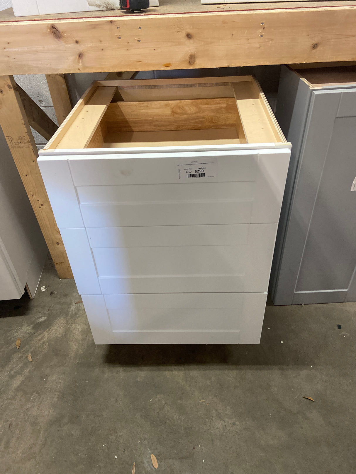 Vesper White Shaker Assembled PlywoodBase Drawer Kitchen Cabinet with Soft Close 24 in. x 34.5 in. x 24 in.