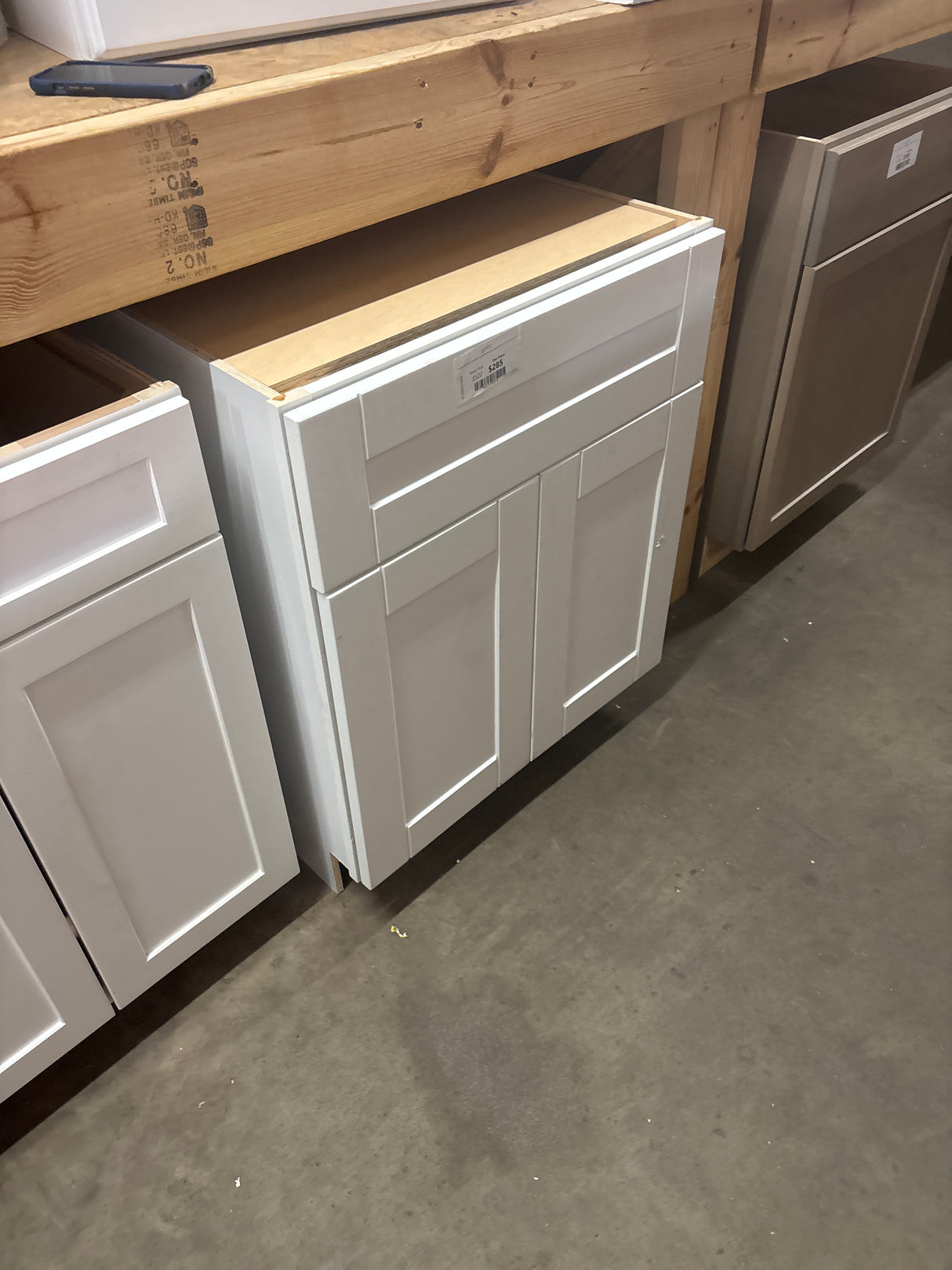 Arlington Vesper White Plywood Shaker Stock Assembled Base Kitchen Cabinet Soft Close 27 in. W x 24 in. D x 34.5 in. H