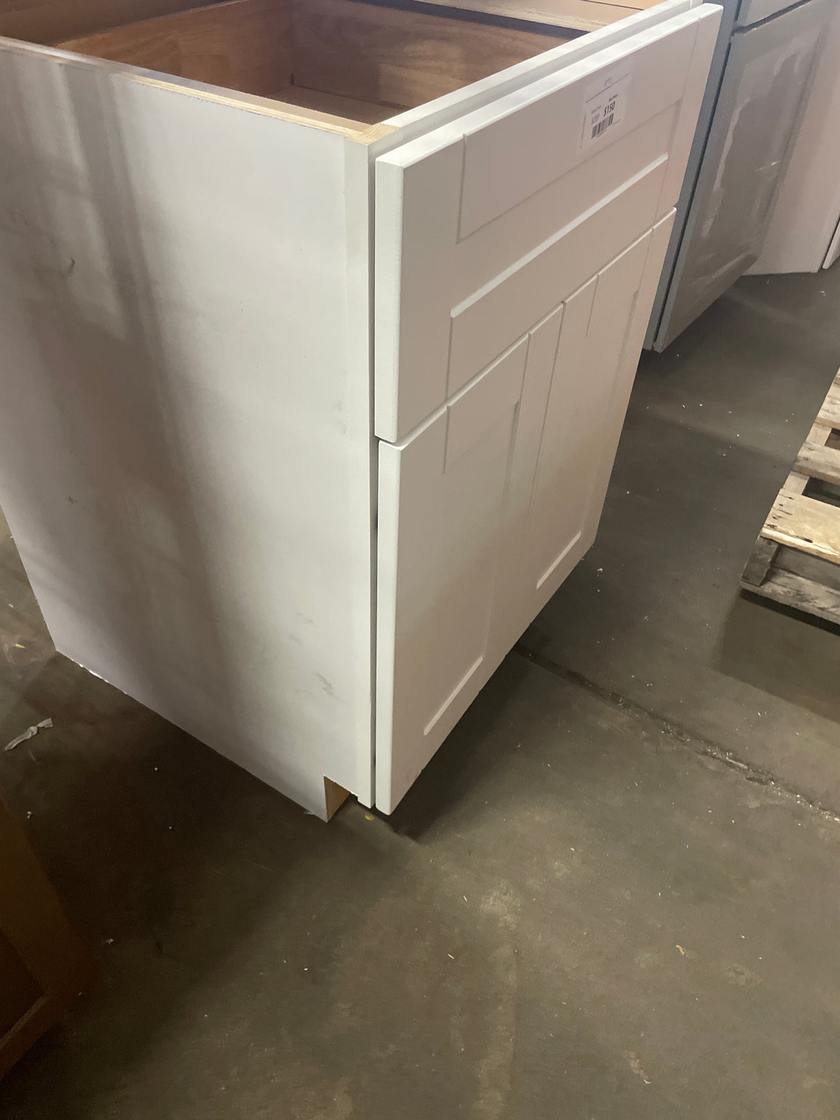 Arlington Vesper White Plywood Shaker Stock Assembled Base Kitchen Cabinet Soft Close 24 in. W x 24 in. D x 34.5 in. H