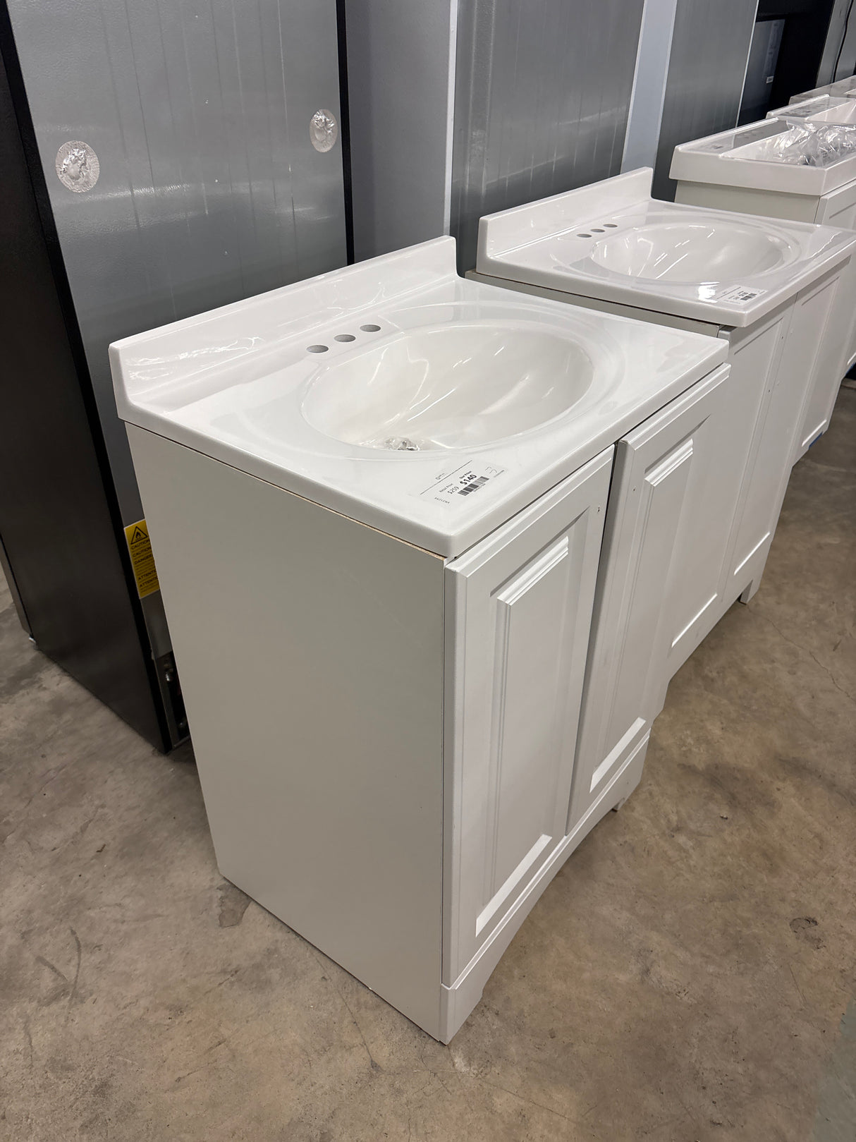 Everdean 25 in. W x 19 in. D x 34 in. H Single Sink Freestanding Bath Vanity in White with White Cultured Marble Top