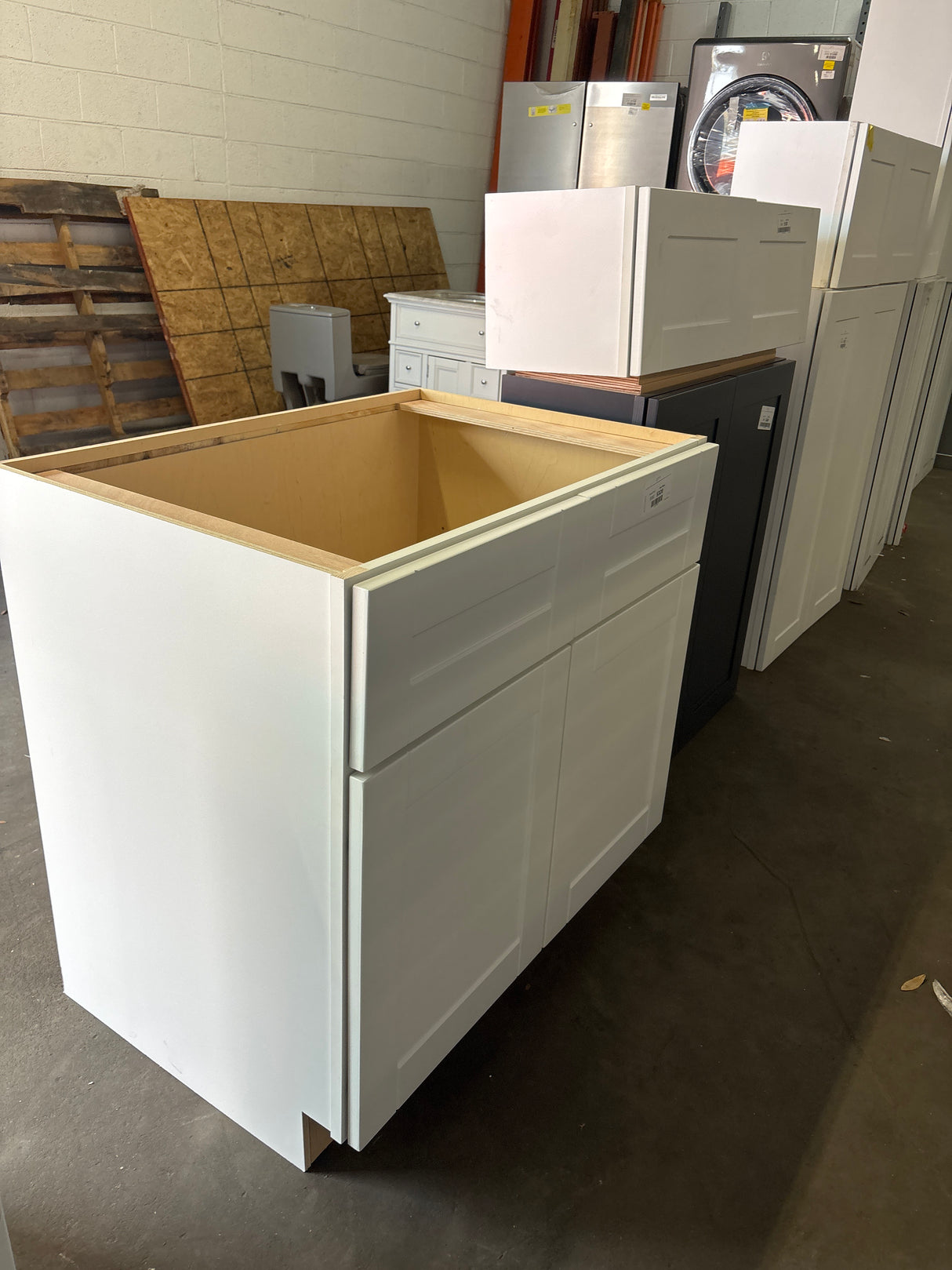Richmond Verona White Plywood Shaker Ready to Assemble Sink Base Kitchen Cabinet Sft Cls 36 in W x 24 in D x 34.5 in H