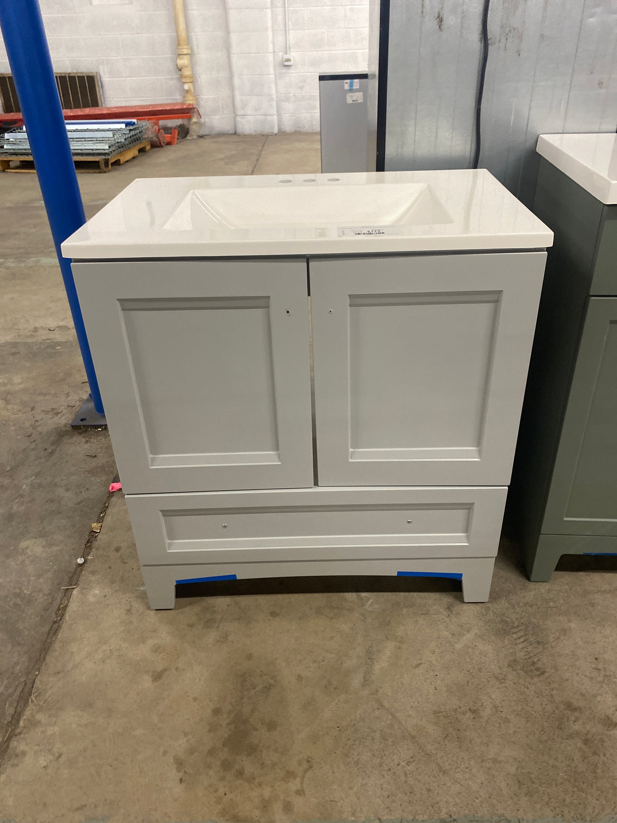 Delridge 31 in. Single Sink Pearl Gray Bath Vanity with White Cultured Marble Top (Assembled)