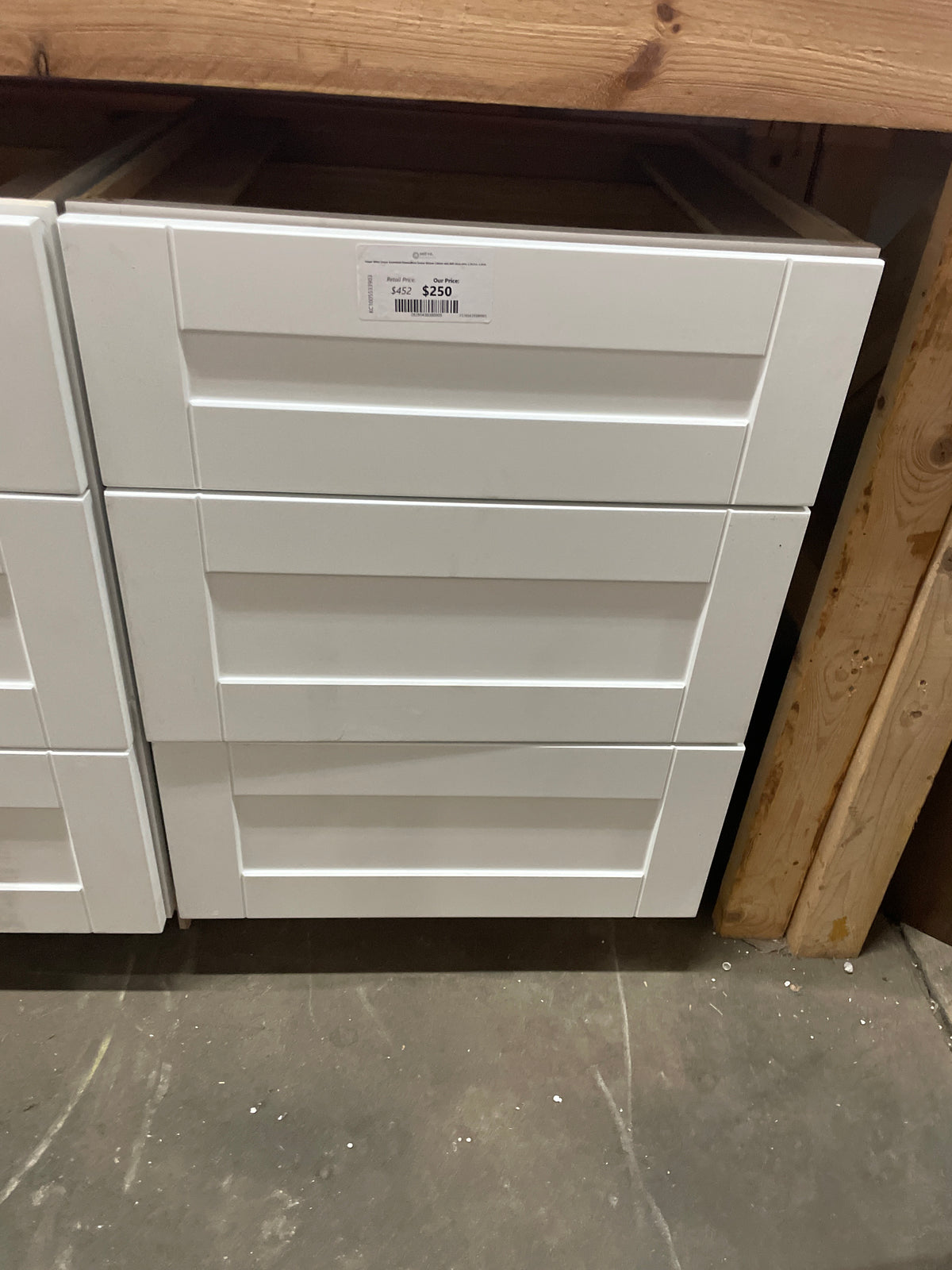 Vesper White Shaker Assembled PlywoodBase Drawer Kitchen Cabinet with Soft Close 24 in. x 34.5 in. x 24 in.