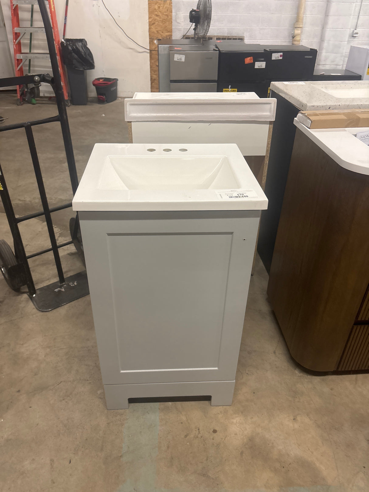 18 in. W x 17 in. D x 33 in. H Single Sink Freestanding Bath Vanity in Pearl Gray with White Cultured Marble Top