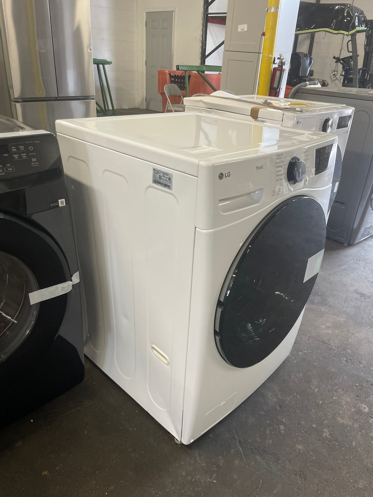 LG 4.5 cu. ft. Front Load Washer with TurboWash 360 and Built-In Intelligence