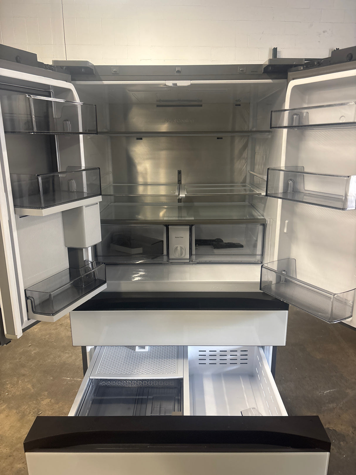 Samsung Bespoke 29 cu. ft. 4-Door French Door Refrigerator with Family Hub+