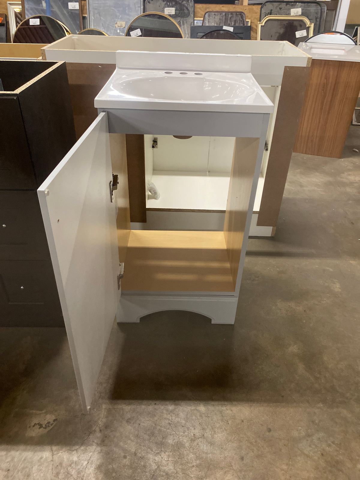 19 in. Single Sink Pearl Gray Freestanding Bath Vanity with White Cultured Marble Top (Assembled)