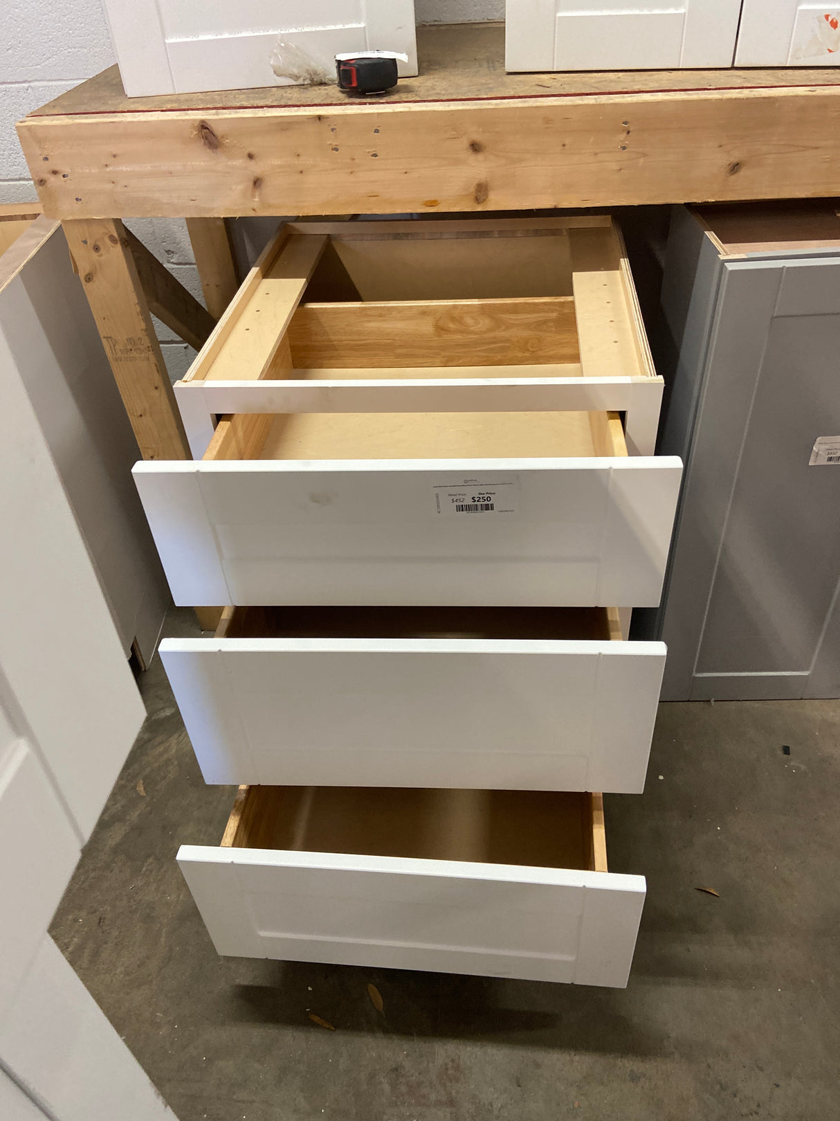 Vesper White Shaker Assembled PlywoodBase Drawer Kitchen Cabinet with Soft Close 24 in. x 34.5 in. x 24 in.