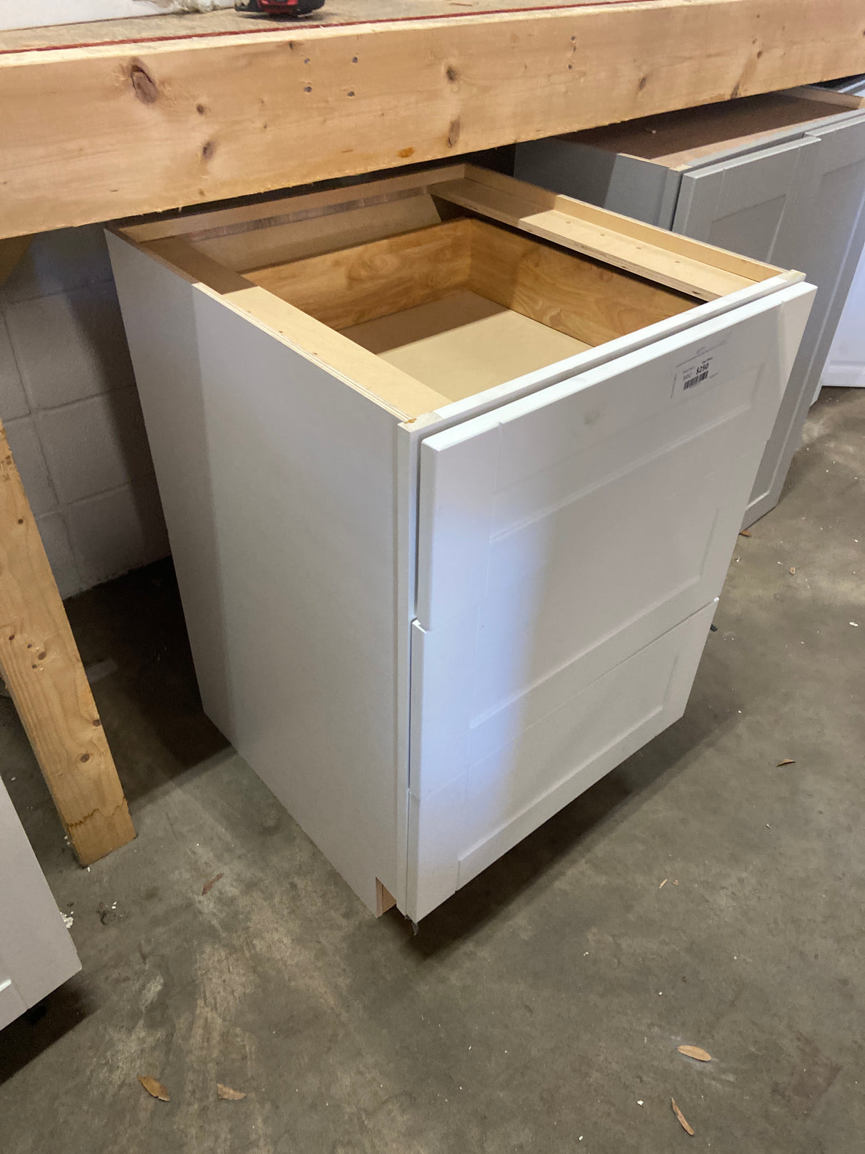 Vesper White Shaker Assembled PlywoodBase Drawer Kitchen Cabinet with Soft Close 24 in. x 34.5 in. x 24 in.