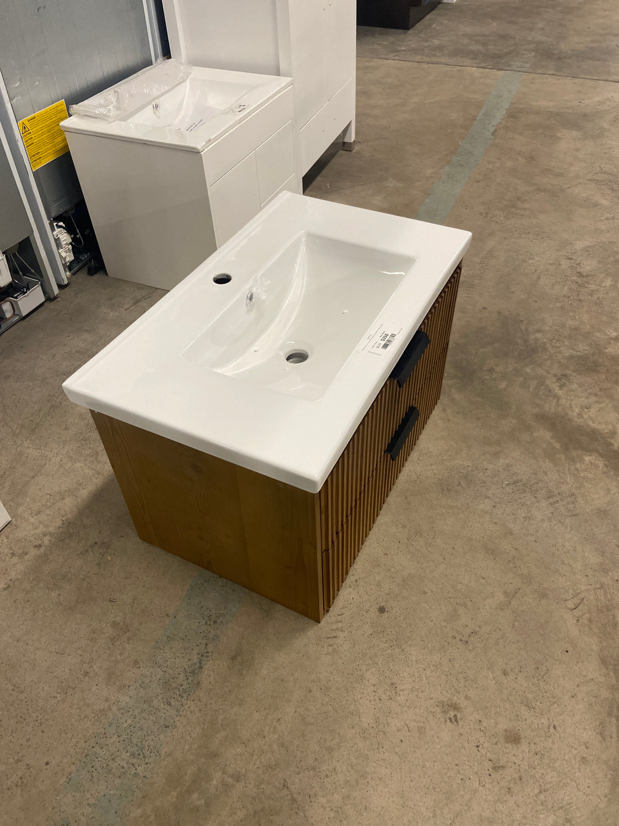 San Diego 30 in W x 18.7 in D x 19.50 H Bath Vanity in Weathered Fir with Ceramic Vanity Top in White with White Basin