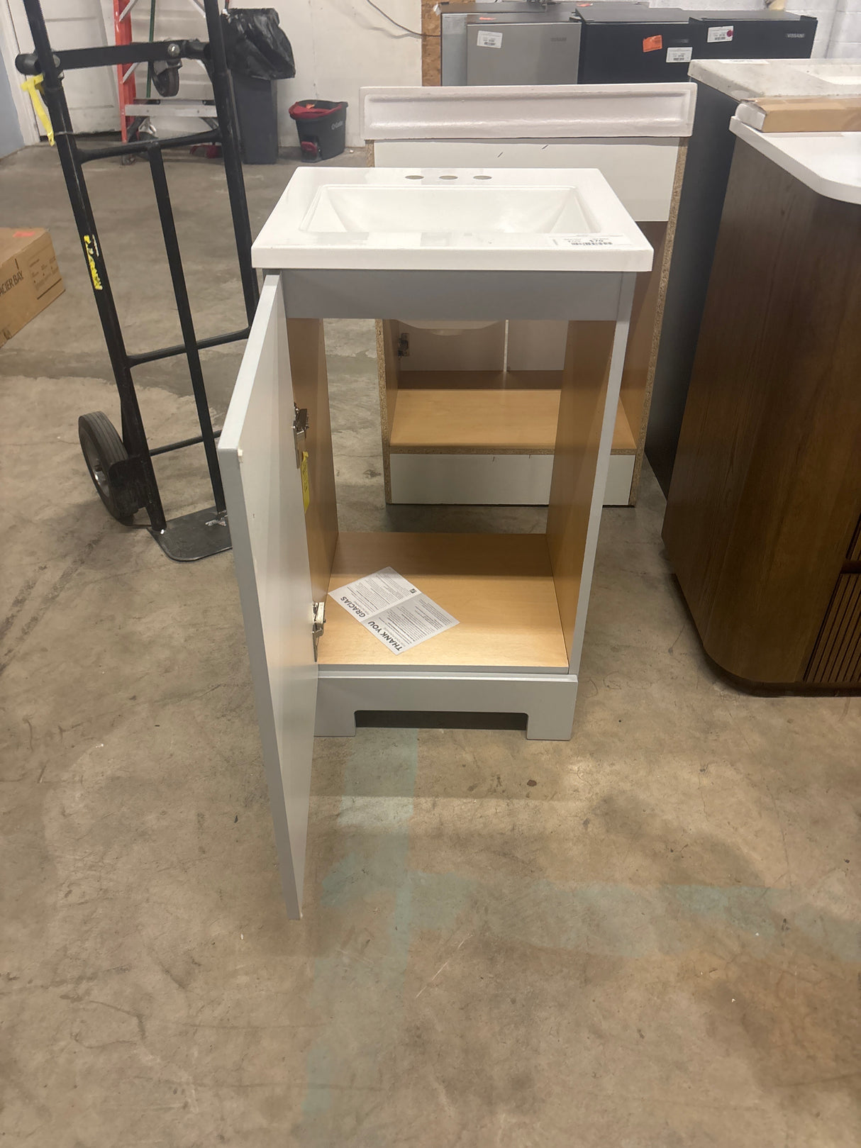 18 in. W x 17 in. D x 33 in. H Single Sink Freestanding Bath Vanity in Pearl Gray with White Cultured Marble Top