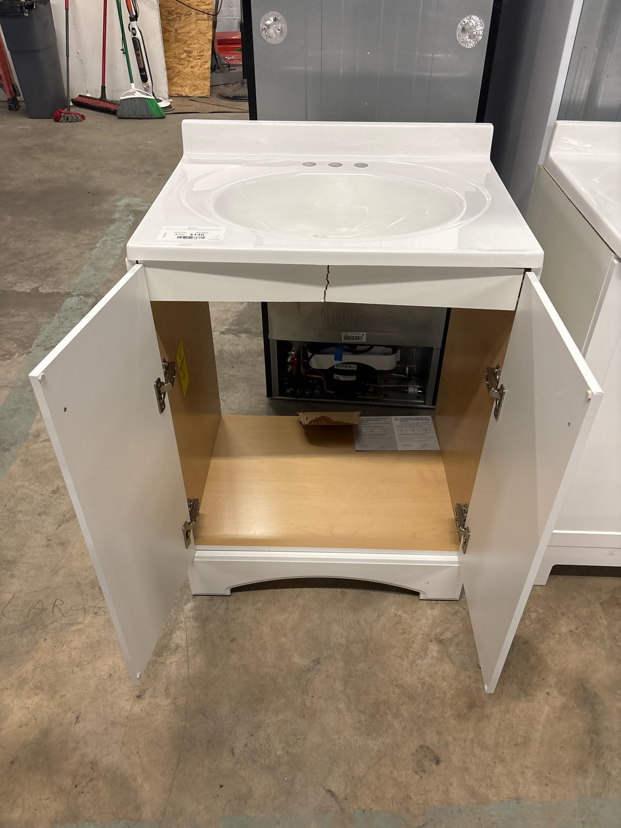 Everdean 25 in. W x 19 in. D x 34 in. H Single Sink Freestanding Bath Vanity in White with White Cultured Marble Top