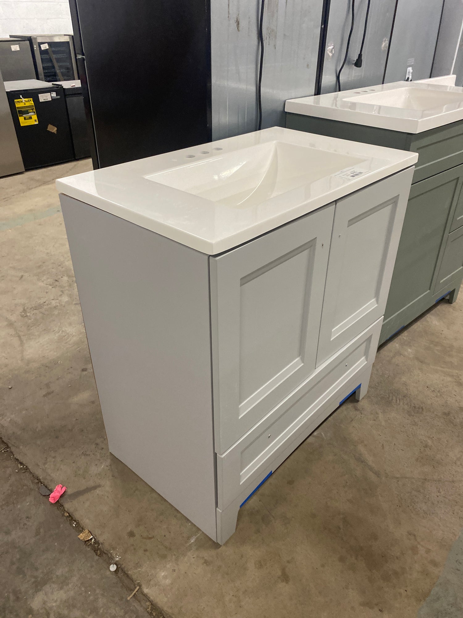 Delridge 31 in. Single Sink Pearl Gray Bath Vanity with White Cultured Marble Top (Assembled)