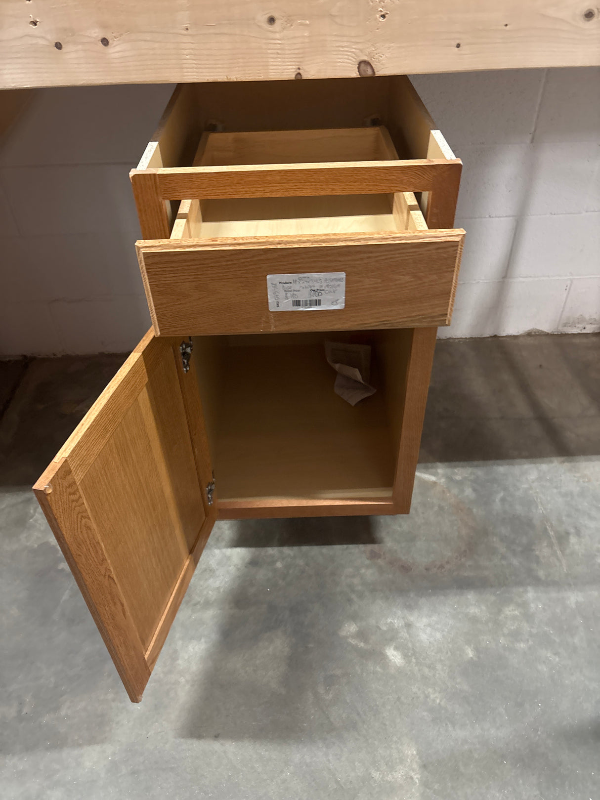 Hampton 18 in. W x 24 in. D x 34.5 in. H Assembled Base Cabinet in Medium Oak