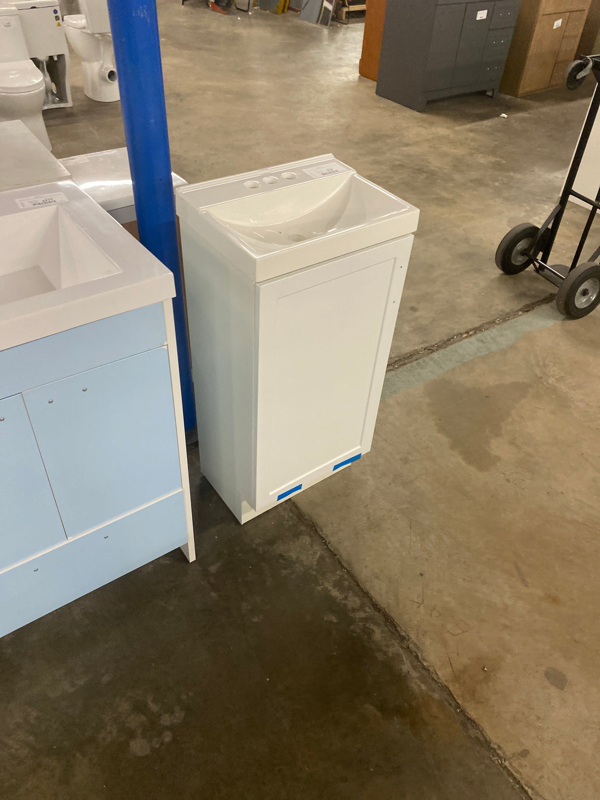 19 in. W x 18 in. D x 34 in. H Single Sink Freestanding Bath Vanity in White with White Cultured Marble Top