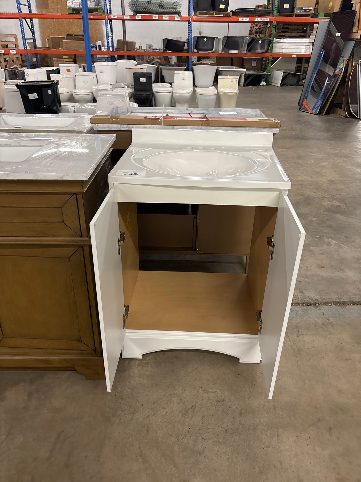 Everdean 25 in. W x 19 in. D x 34 in. H Single Sink Freestanding Bath Vanity in White with White Cultured Marble Top