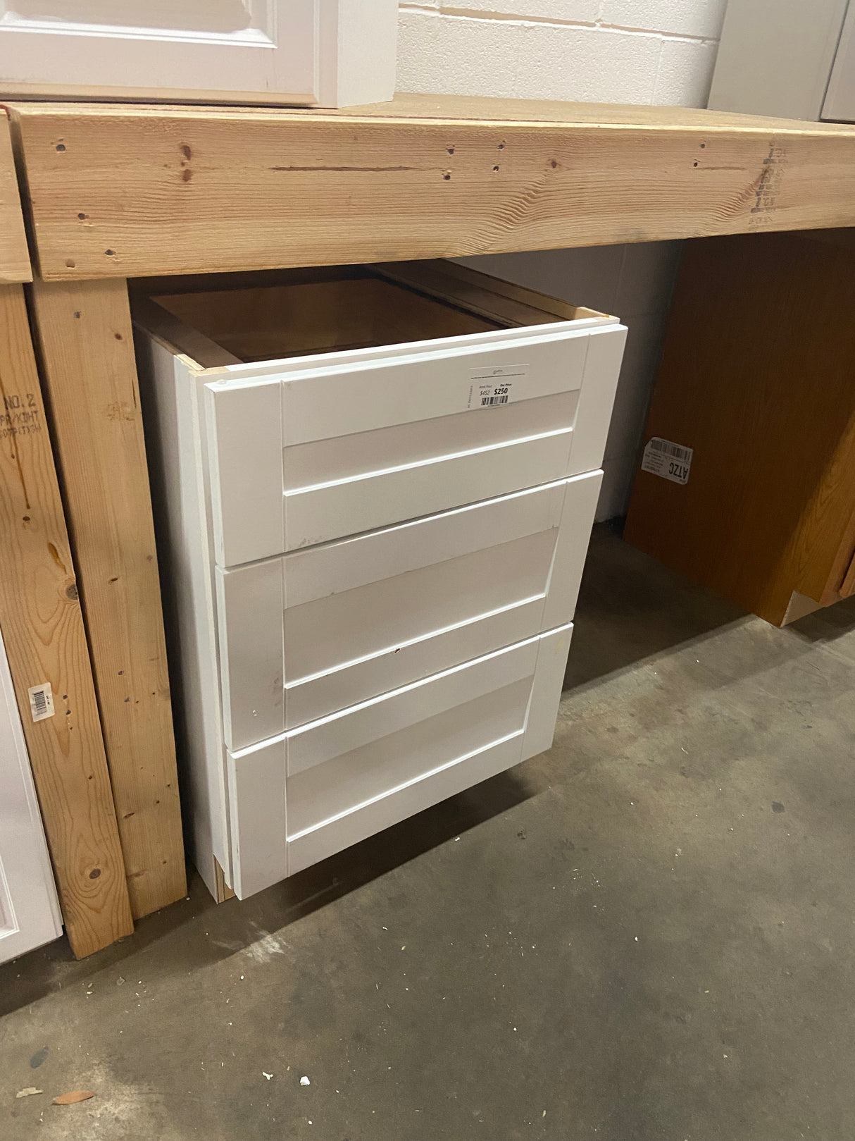 Vesper White Shaker Assembled PlywoodBase Drawer Kitchen Cabinet with Soft Close 24 in. x 34.5 in. x 24 in.