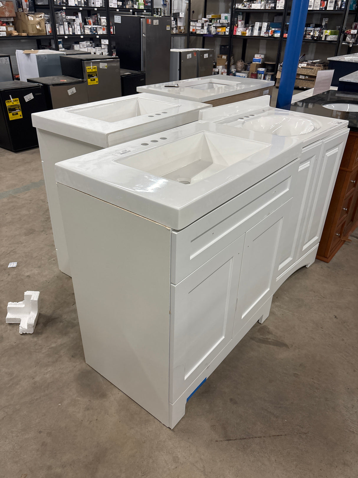 Everdean 31 in. W x 19 in. D x 34 in. H Single Sink Freestanding Bath Vanity in White with White Cultured Marble Top