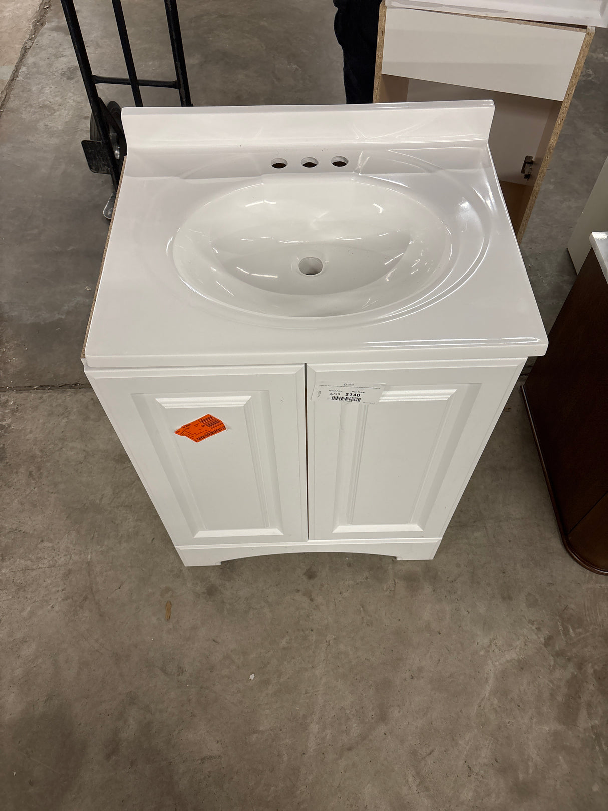 Everdean 25 in. W x 19 in. D x 34 in. H Single Sink Freestanding Bath Vanity in White with White Cultured Marble Top