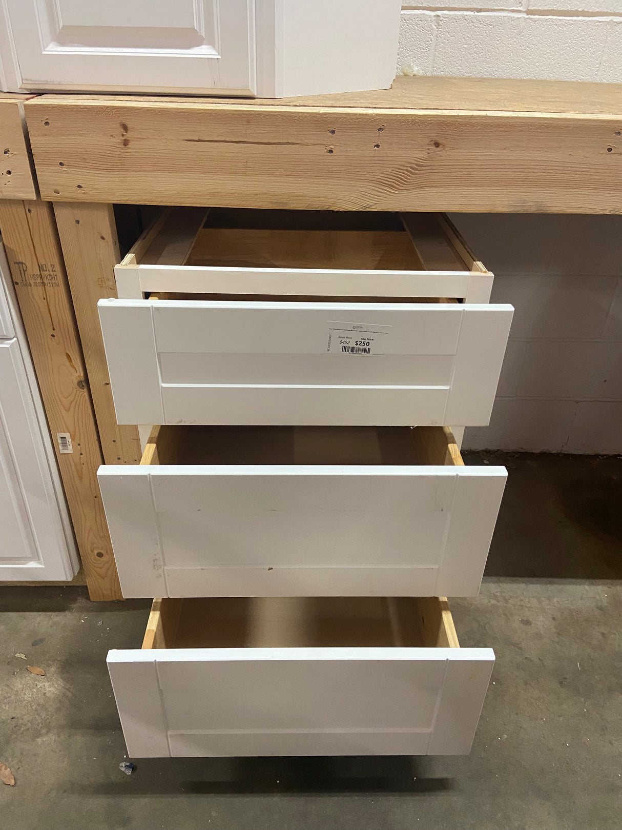 Vesper White Shaker Assembled PlywoodBase Drawer Kitchen Cabinet with Soft Close 24 in. x 34.5 in. x 24 in.