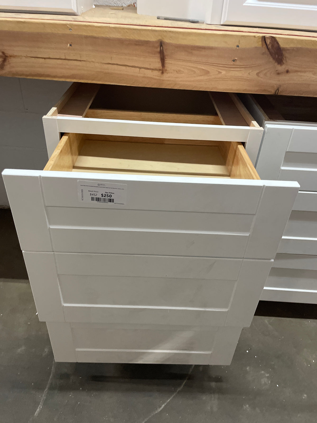 Vesper White Shaker Assembled PlywoodBase Drawer Kitchen Cabinet with Soft Close 24 in. x 34.5 in. x 24 in.